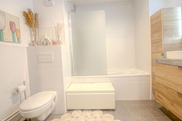 Appartement 5 pièce(s) 88.93 m2 4 chambres + 3 parkings (dont 1 box)