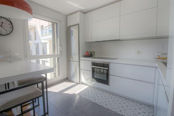 Appartement 5 pièce(s) 88.93 m2 4 chambres + 3 parkings (dont 1 box)