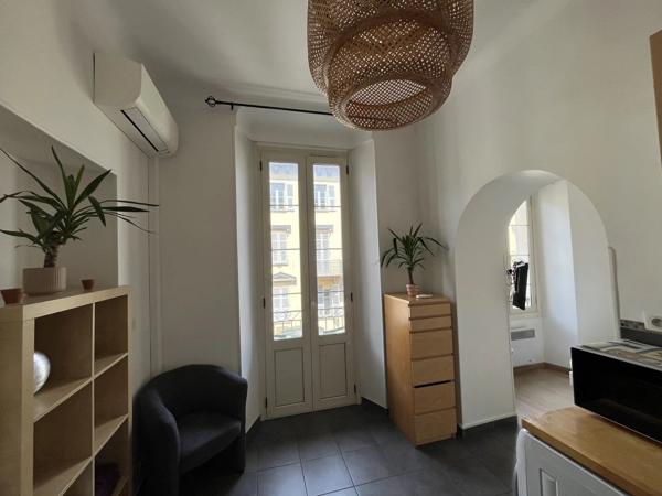 Location                                                      Appartement
                        
                     1 pièces                      19 m2                     à Nice