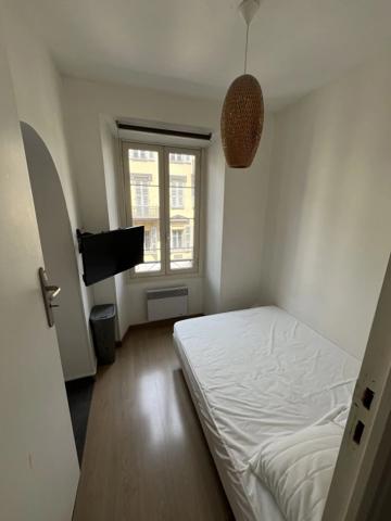 Location                                                      Appartement
                        
                     1 pièces                      19 m2                     à Nice