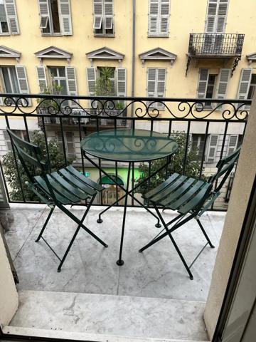 Location                                                      Appartement
                        
                     1 pièces                      19 m2                     à Nice