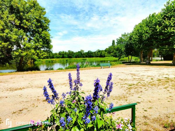 MAISON AU BORD DE L'EAU DANS LE CENTRE DE MORANNES