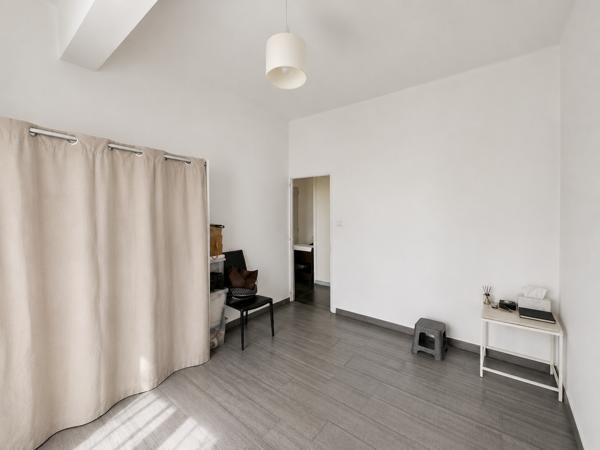 Appartement T3 lumineux – Dernier étage – Proche facultés, transports et axes autoroutiers