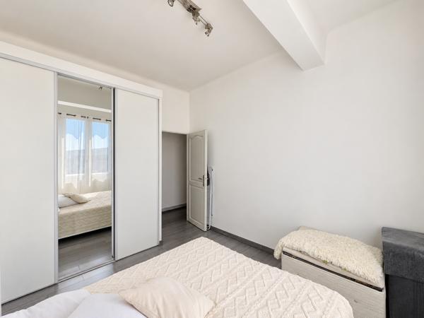 Appartement T3 lumineux – Dernier étage – Proche facultés, transports et axes autoroutiers