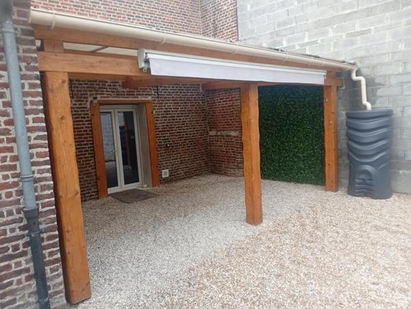 Grande maison de ville avec dépendances