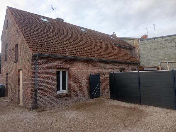 Grande maison de ville avec dépendances