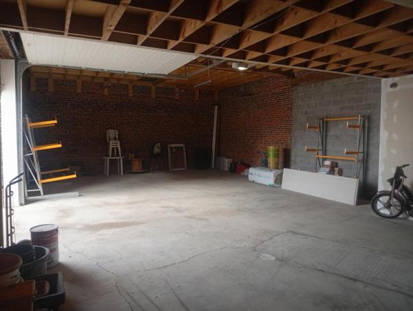 Grande maison de ville avec dépendances