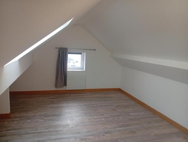 Grande maison de ville avec dépendances