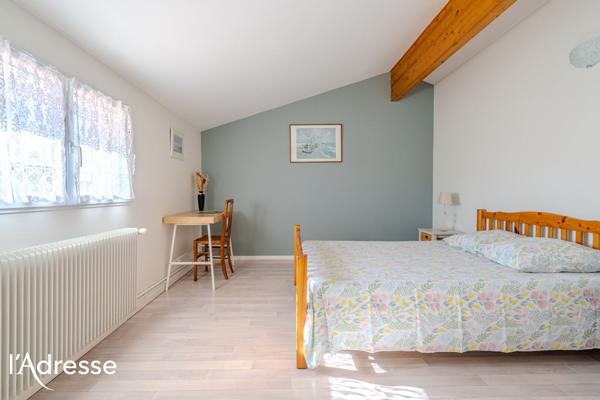 LEOGNAN - CENTRE VILLE - Belle maison familiale avec jardin et grande dépendance