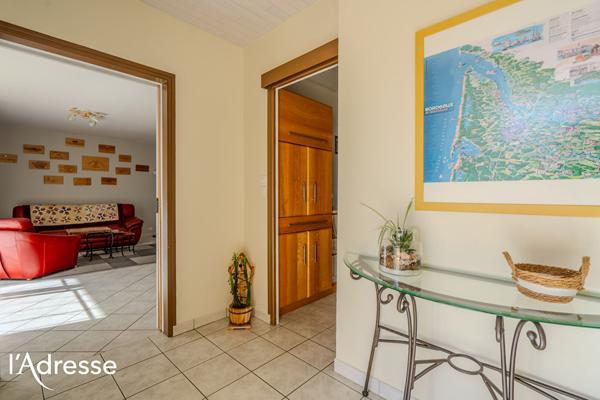 LEOGNAN - CENTRE VILLE - Belle maison familiale avec jardin et grande dépendance