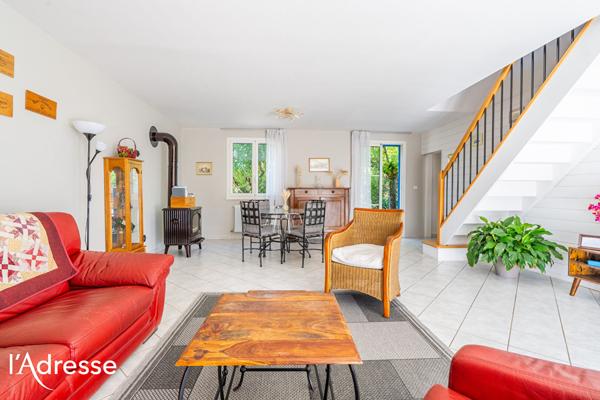 LEOGNAN - CENTRE VILLE - Belle maison familiale avec jardin et grande dépendance