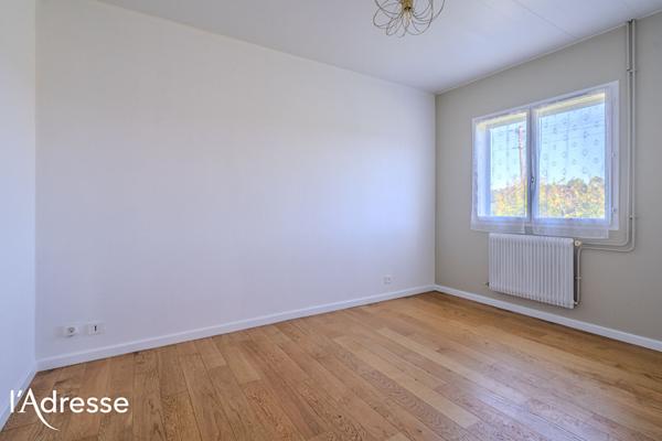 LEOGNAN - CENTRE VILLE - Belle maison familiale avec jardin et grande dépendance