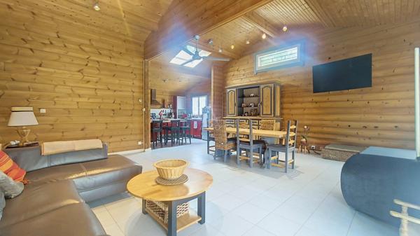 Maison bois de 2007 – 106 m² – 3 chambres – Piscine – Terrain arboré de 2722 m²