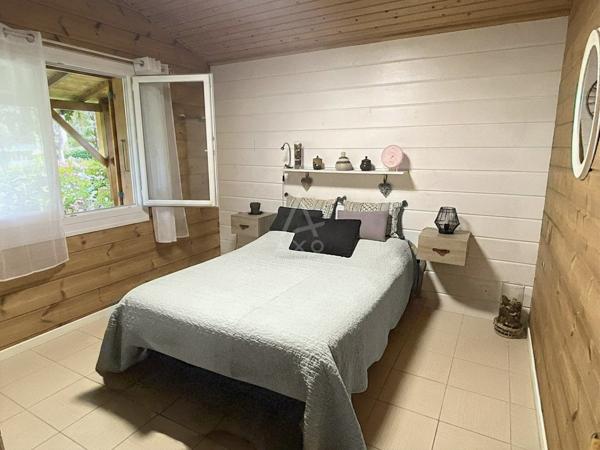 Maison bois de 2007 – 106 m² – 3 chambres – Piscine – Terrain arboré de 2722 m²