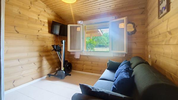 Maison bois de 2007 – 106 m² – 3 chambres – Piscine – Terrain arboré de 2722 m²