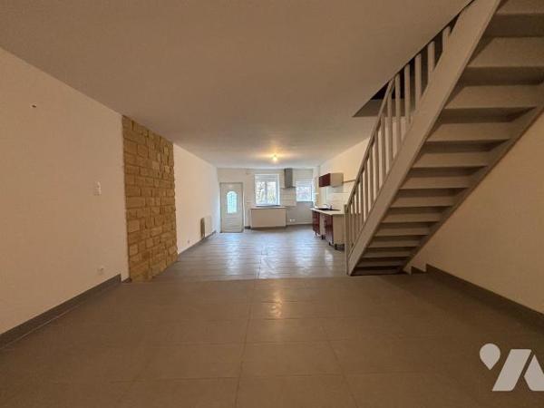 Nouveau mandat, à découvrir en exclusivité à l'office.

Maison entièrement rénovée située sur...