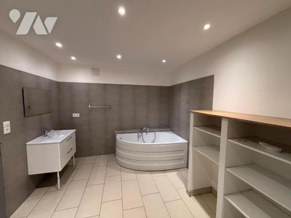 Nouveau mandat, à découvrir en exclusivité à l'office.

Maison entièrement rénovée située sur...