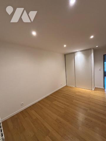 Nouveau mandat, à découvrir en exclusivité à l'office.

Maison entièrement rénovée située sur...