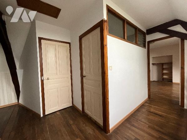 AUZOUER-EN-TOURAINE (37110) - Ensemble immobilier 16 pièces 374 m²