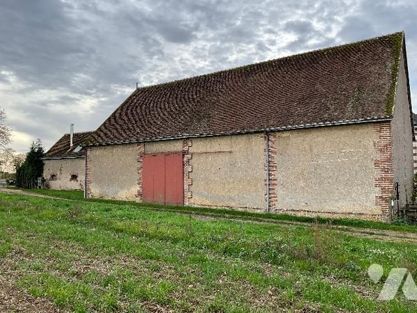 AUZOUER-EN-TOURAINE (37110) - Ensemble immobilier 16 pièces 374 m²