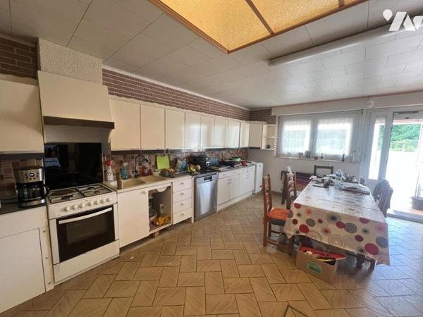 MAISON SEMI-INDIVIDUELLE PAR LE GARAGE