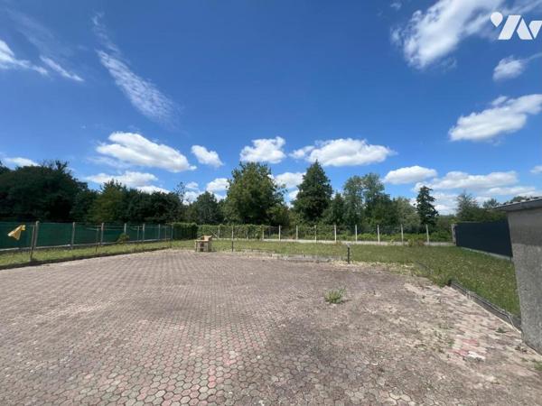 MAISON SEMI-INDIVIDUELLE PAR LE GARAGE