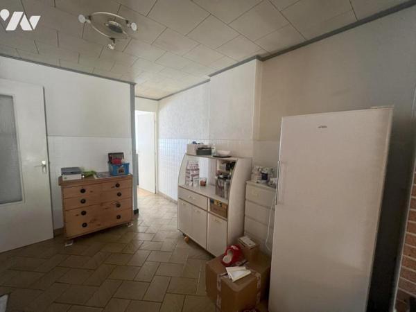 MAISON SEMI-INDIVIDUELLE PAR LE GARAGE