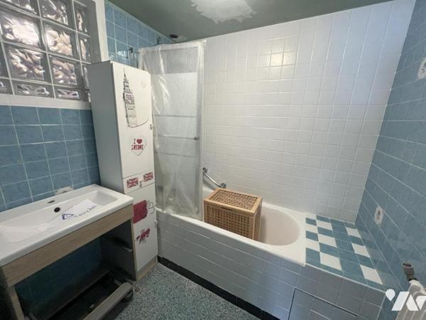 MAISON SEMI-INDIVIDUELLE PAR LE GARAGE