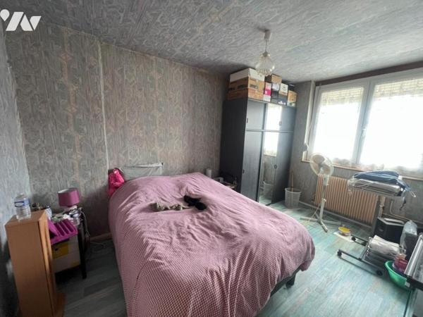 MAISON SEMI-INDIVIDUELLE PAR LE GARAGE