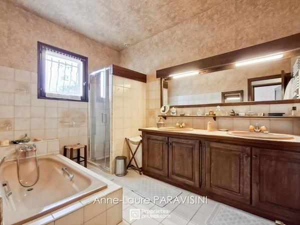 Fendeille, Maison avec piscine, parc arboré et dépendances