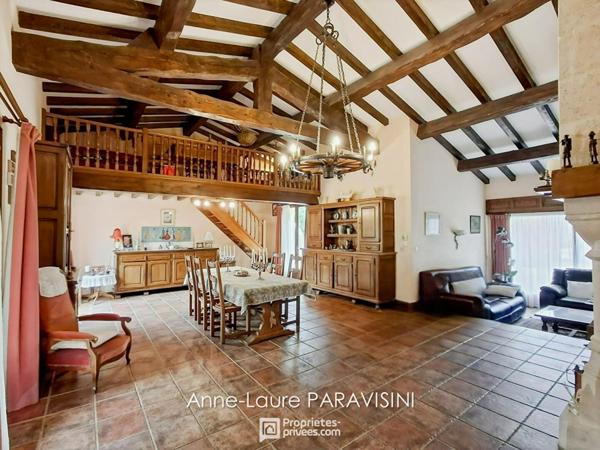 Fendeille, Maison avec piscine, parc arboré et dépendances