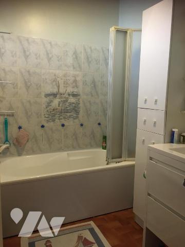 PAVILLON DE PLAIN PIED EN BON ÉTAT AVEC GARAGE ET BEAU TERRAIN