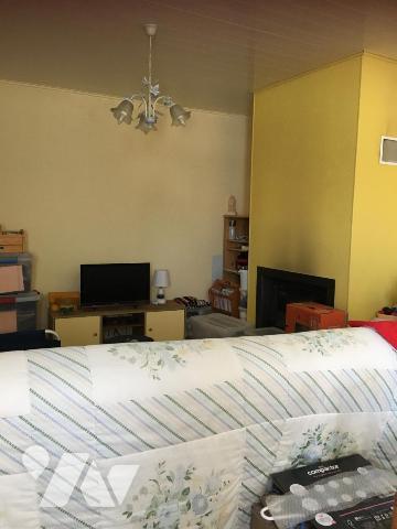 PAVILLON DE PLAIN PIED EN BON ÉTAT AVEC GARAGE ET BEAU TERRAIN