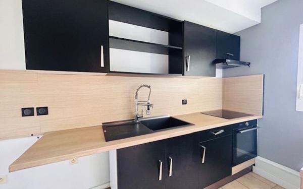 Appartement à louer    4 pièces •  Petit-Bourg