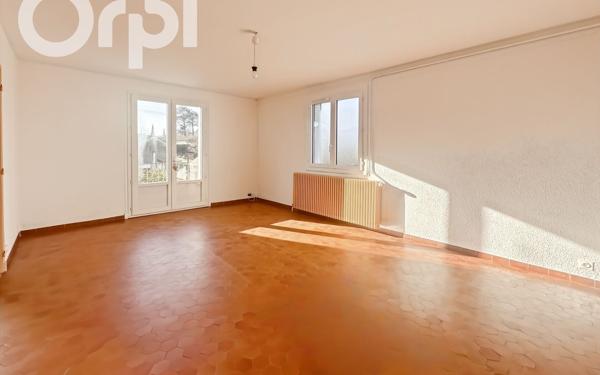 Appartement à louer    4 pièces •  Aubenas