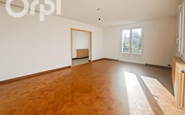 Appartement à louer    4 pièces •  Aubenas