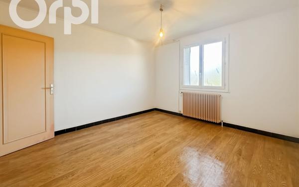 Appartement à louer    4 pièces •  Aubenas