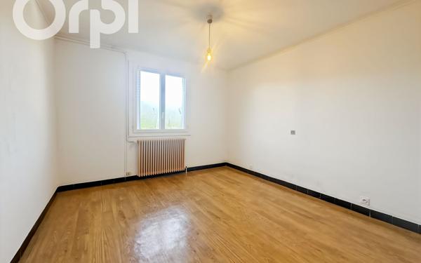 Appartement à louer    4 pièces •  Aubenas