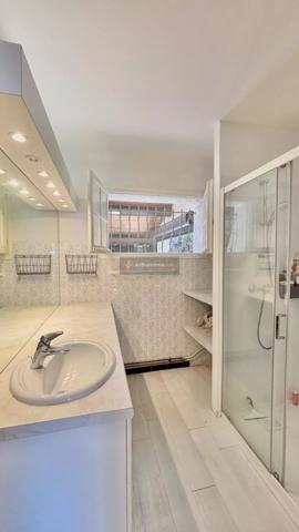 Vente                                                      Villa
                        
                     4 pièces                      115 m2                     à Saint-Aygulf