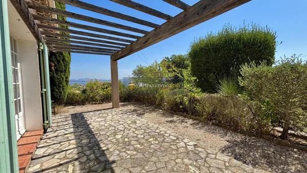 Vente                                                      Villa
                        
                     4 pièces                      115 m2                     à Saint-Aygulf