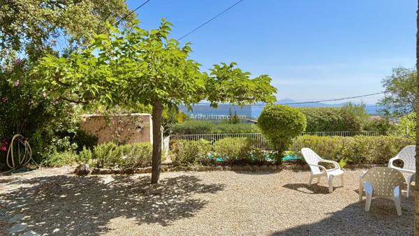 Vente                                                      Villa
                        
                     4 pièces                      115 m2                     à Saint-Aygulf