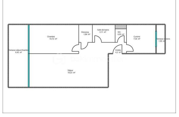 Situé en position dominante, au sein de la résidence recherchée Le Val Fleuri à Cagnes-sur-Mer, découvrez ce lumineux appartement de 2 pièces d’environ 48 m², installé au 4ᵉ étage.

Traversant et bénéficiant d’une exposition principale Sud, l’appartement profite d’une belle luminosité tout au long de la journée et d’une  vue panoramique sur la mer à près de 180 degrés.

L’entrée dessert une cuisine indépendante d’environ 7,50 m², ouverte sur une petite loggia exposée au nord de 2m2, avec vue sur une colline.

L’espace nuit se compose d’une chambre de plus de 11 m², donnant directement sur la terrasse côté mer, d’un dressing indépendant, d’une salle de bains avec baignoire et d'un toilette séparé.

Le séjour, d’une superficie de 19,20 m², s’ouvre également sur la terrasse exposée plein sud. Véritable prolongement de la pièce de vie, cet extérieur offre un cadre privilégié pour profiter du soleil et admirer la Méditerranée.

L’appartement est habitable immédiatement. Une remise au goût du jour pourra toutefois permettre à ses futurs propriétaires de le personnaliser selon leurs envies et de mettre pleinement en valeur son potentiel.

La résidence, entourée d’espaces verts, dispose d’une piscine et bénéficie des services d’un gardien.

Un emplacement de stationnement privatif ainsi qu’une cave complètent ce bien.

Les charges de copropriété comprennent notamment le chauffage collectif, l’eau chaude et l’eau froide, le gardiennage ainsi que l’entretien des parties communes, des espaces verts et de la piscine.

Cet appartement conviendra aussi bien pour une résidence principale que pour un pied-à-terre ou un investissement locatif. Il était précédemment loué 1 000 € par mois, charges comprises.