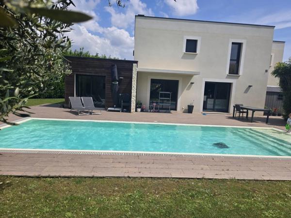 VILLA D'EXCEPTION à JOUE LES TOURS (37)