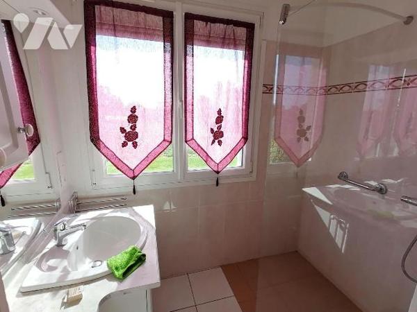 EXCLUSIVITÉ - Maison familiale 5 chambres avec grand terrain et garage camping-car à Orgères
...
