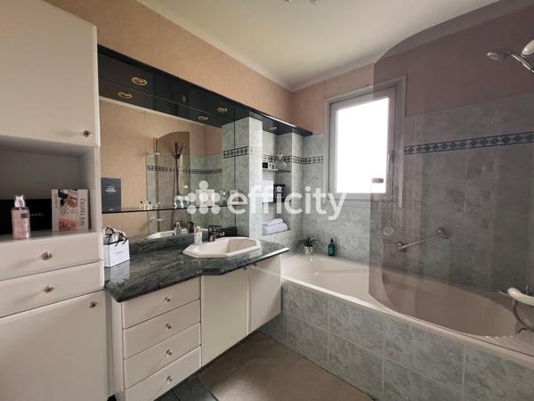 Appartement
         4 pièces
        - 87 m² Exclusivité 299 000 € *