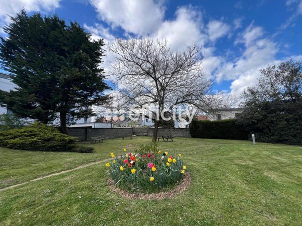 Appartement
         4 pièces
        - 87 m² Exclusivité 299 000 € *