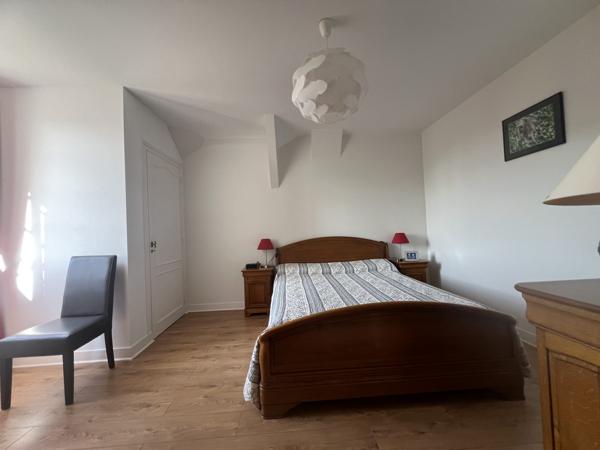 À vendre - Villa, 10 pièces située à Saint-Cyr-sur-Loire (37540)