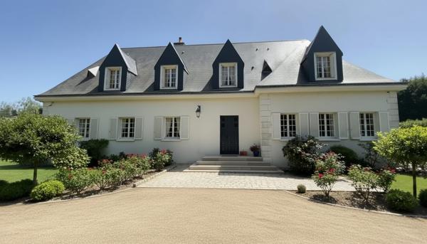 À vendre - Villa, 10 pièces située à Saint-Cyr-sur-Loire (37540)