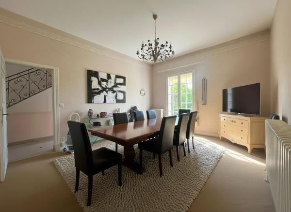 À vendre - Villa, 10 pièces située à Saint-Cyr-sur-Loire (37540)