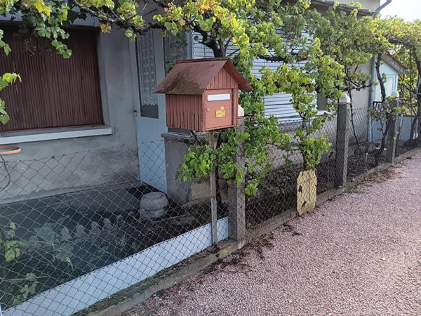 Maison avec dépendances et jardin